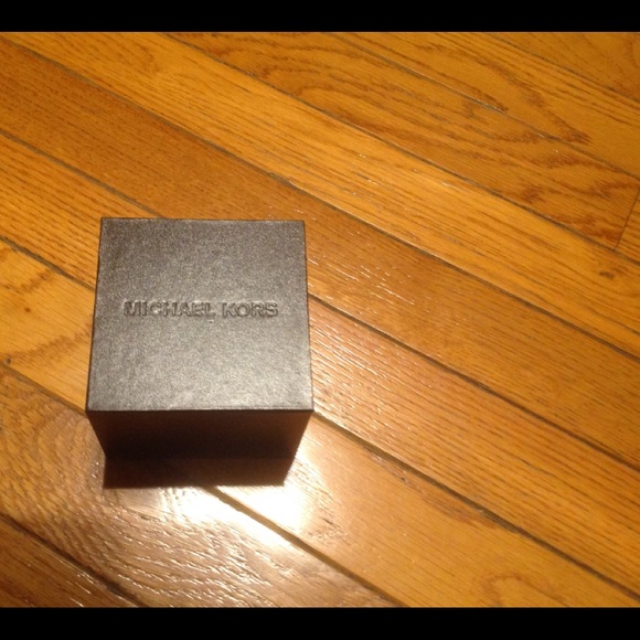 Michael Kors Slim Runway Watch - Picture 9 of 10